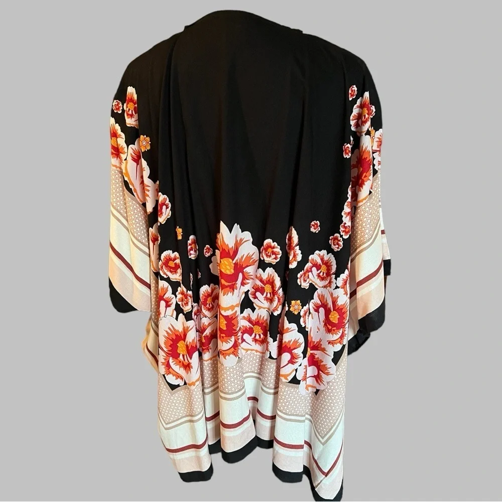 STEVE MADDEN~Stunning Kimono with Exquisite Floral Design -NEW